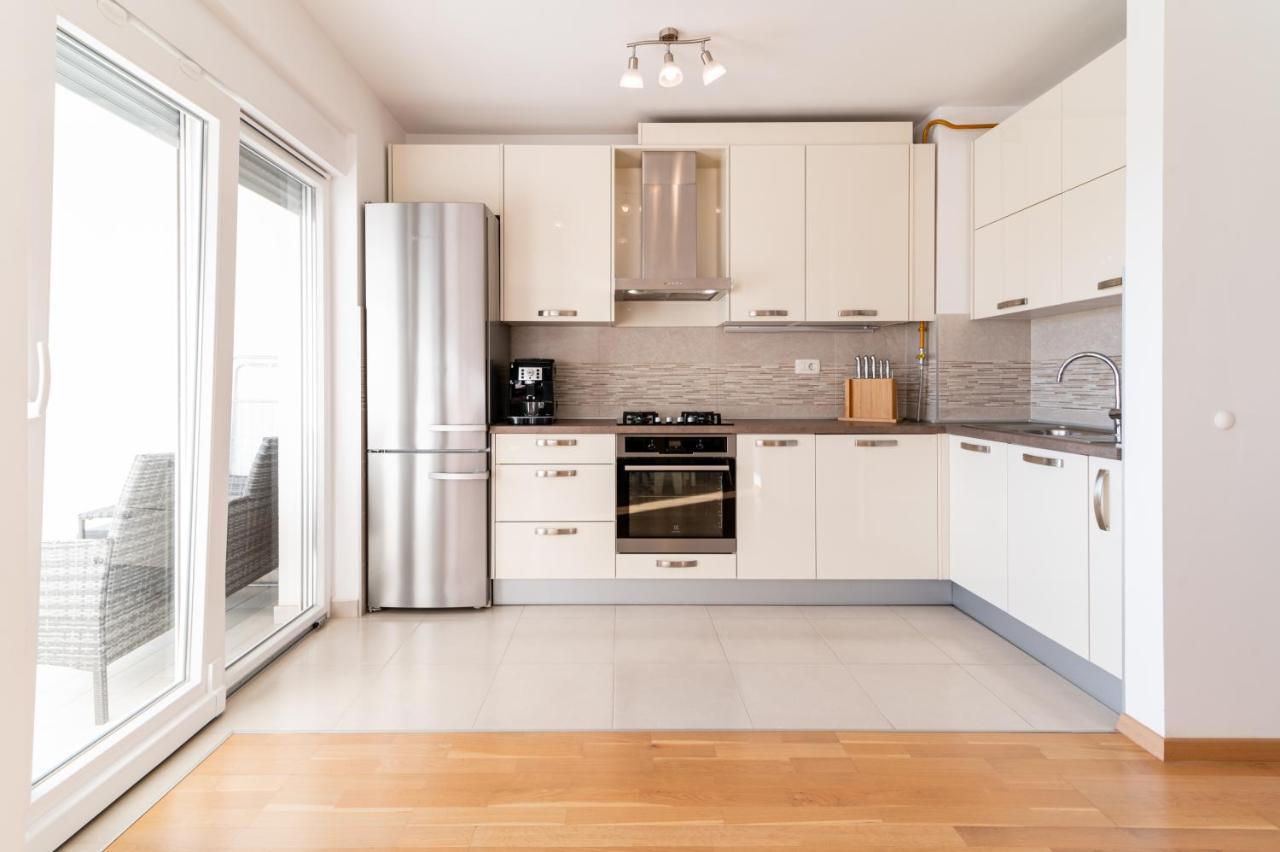 Sunny Apartment *